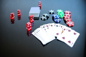 Gambling Online vs In-Person: Which is Better?